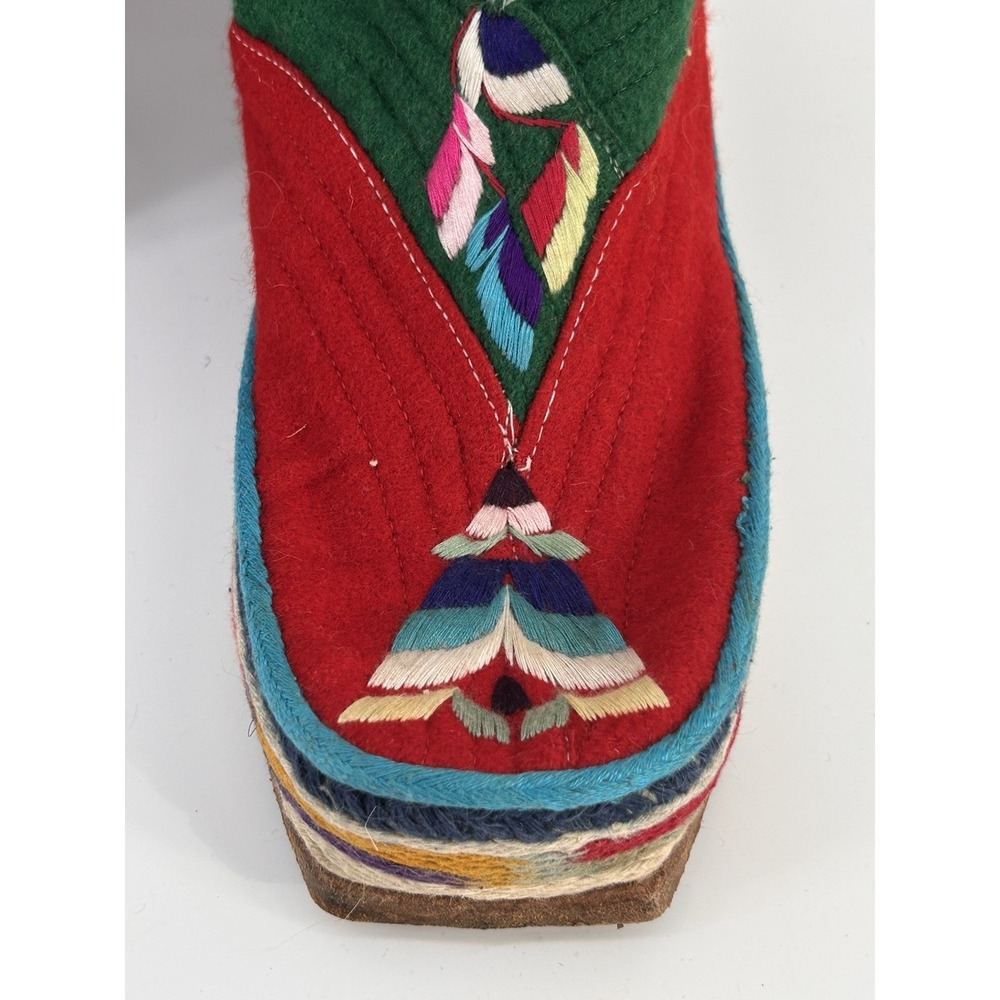 Vintage 1960s Tibetan Felt Hand Embroidered Felt Boots Boho Mongolian Himalayan - Picture 2 of 16